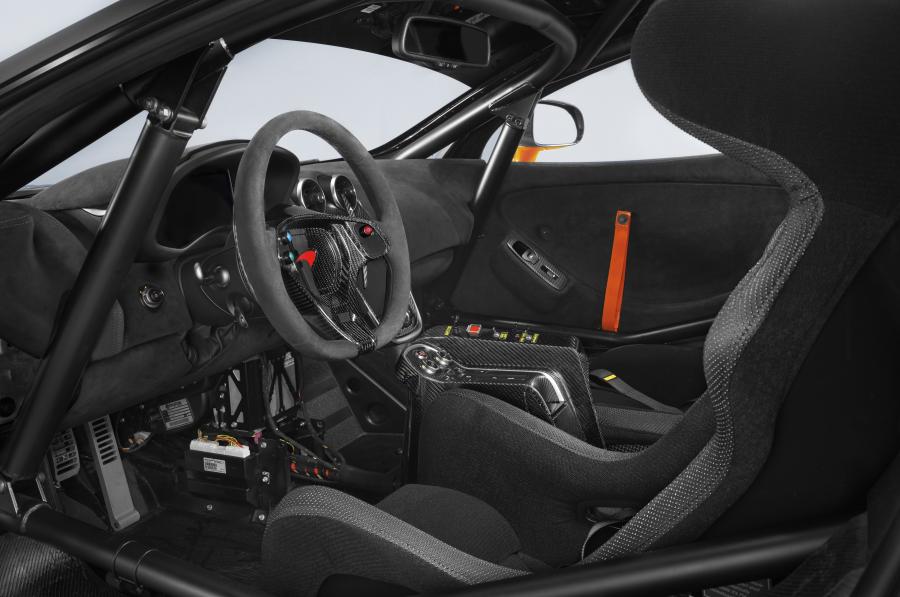 Интерьер McLaren 570S GT4 2016 года  (фото 11 из 16)